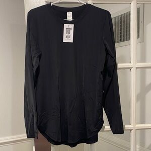 SKYE size XL T-shirt New With Tags unisex